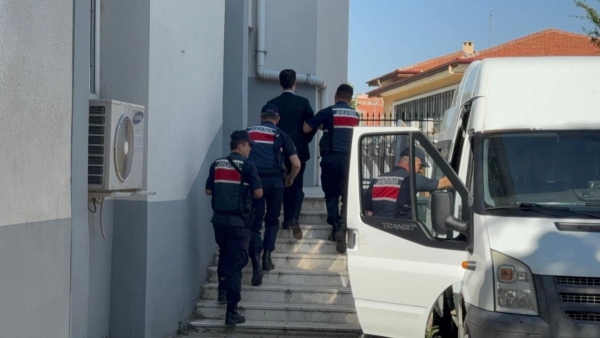 Isparta'da İYİ Partili belediye meclis üyelerine rüşvetten gözaltı