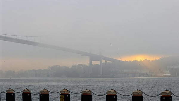 İstanbul Boğazı'nda sis nedeniyle gemi geçişleri çift yönlü askıya alındı