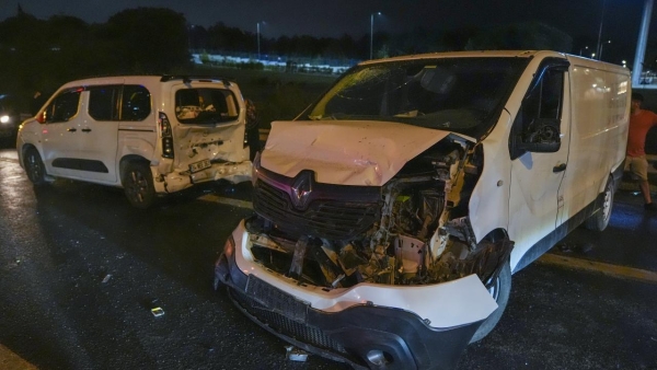 İstanbul'da 16 zincirleme araç kazaya karıştı