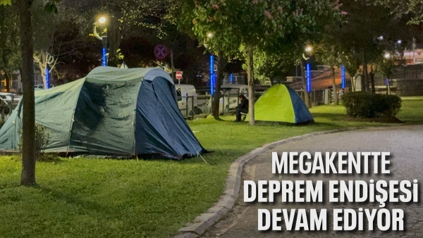 İstanbul'da bazı vatandaşlar deprem korkusuyla bu geceyi de dışarıda geçirdi