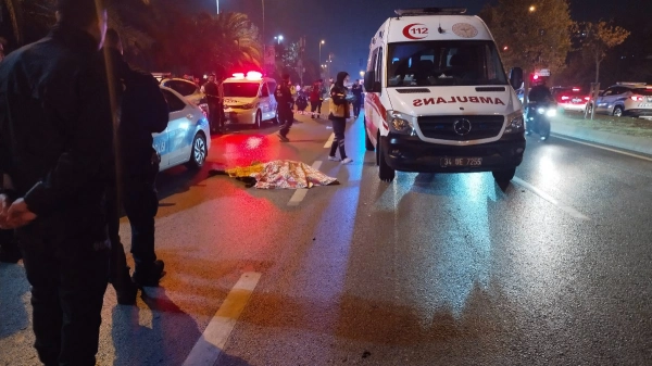İstanbul'da hızını alamayan otomobil yayaya çarptı: 1 ölü