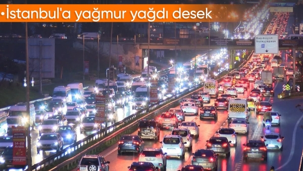 İstanbul'da yağmur sonrası trafik kilitlendi