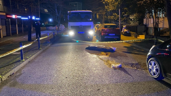 İstanbul'da yaşlı kadın çöp kamyonunun altında kaldı