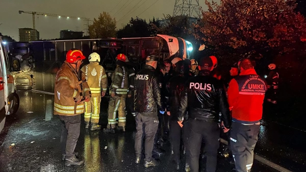 İstanbul'da yolcu otobüsü devrildi: 2 ölü, 15 yaralı