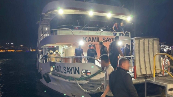 İstanbul'da yolcu teknesi ile gemi çarpıştı