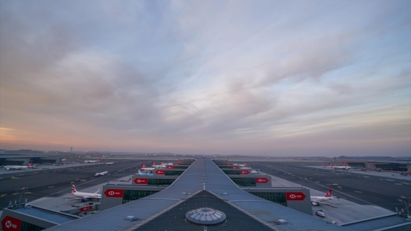 İstanbul Havalimanı'nda tarihi gün: 3 uçak aynı anda kalkış yaptı