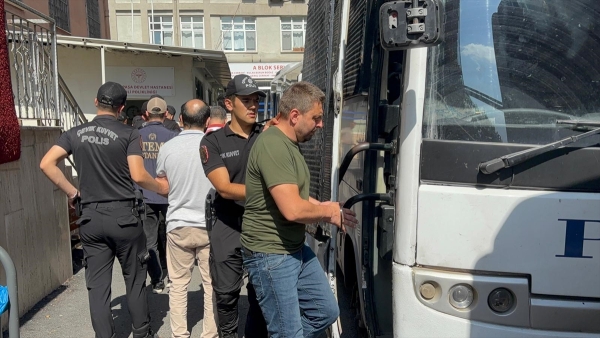 İstanbul merkezli FETÖ operasyonu: 24 tutuklama