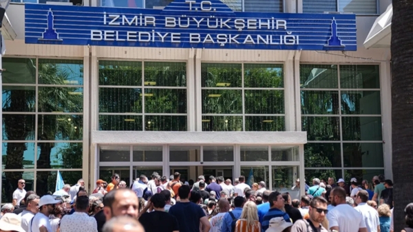 İzmir Büyükşehir Belediyesi'ne yolsuzluk soruşturması: Tunç Soyer tutuklandı