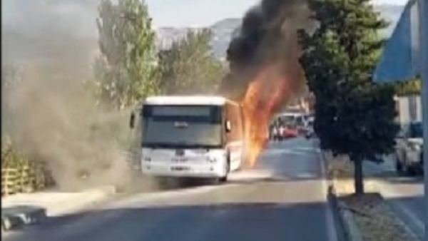 İzmir'de belediye otobüsünde yangın: Yolcular son anda kaçtı