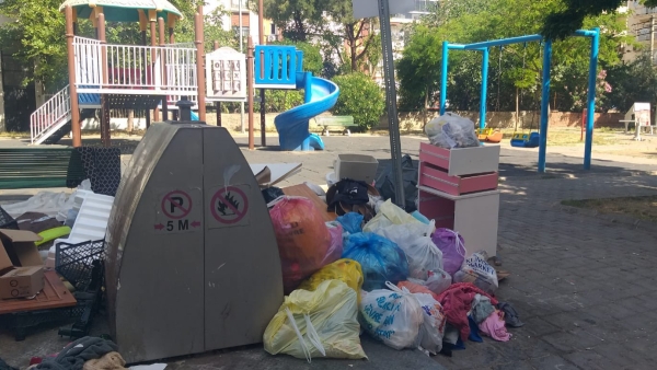 İzmir'de çöp dağları vatandaşı isyan ettirdi