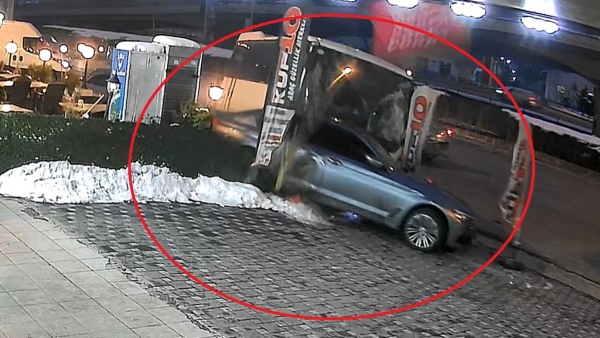 Kayseri'de işçi servisi kırmızı ışıkta bekleyen araçlara çarptı: 7 yaralı