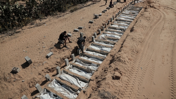 Kimliği belirlenemeyen Filistinli esirlerin cenazeleri toprağa verildi