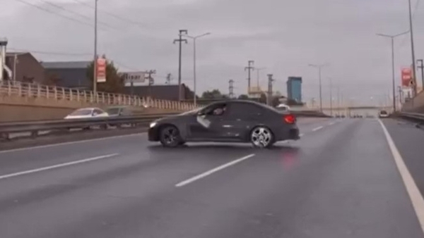 Kocaeli'de plakasını kapatıp drift atan sürücü polisten kaçamadı