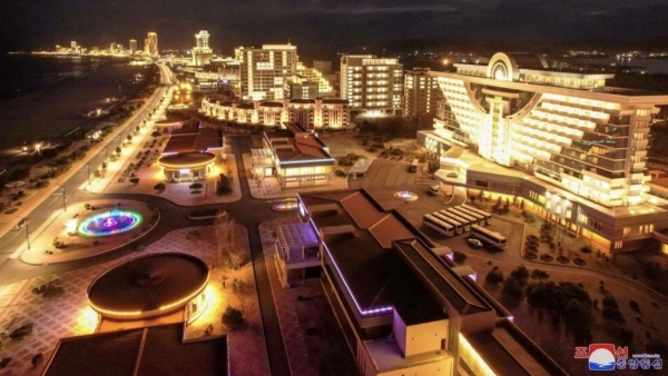 Kuzey Kore'nin lüks tatil köyü misafirlerini ağırlamaya hazırlanıyor