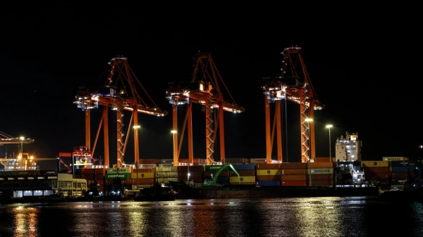 Mersin açıklarında yük gemisi yan yattı