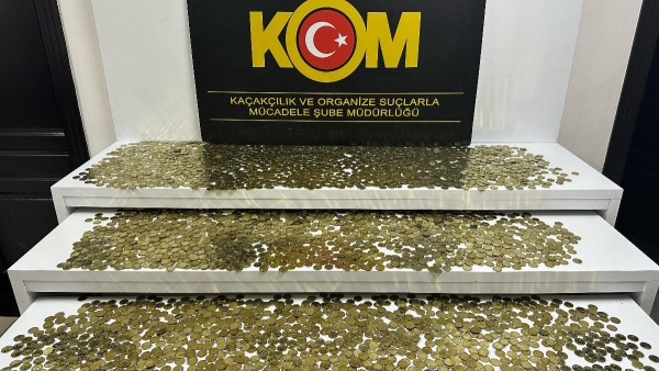 Mersin'de piyasa değeri 430 bin lira olan sahte euro ele geçirildi