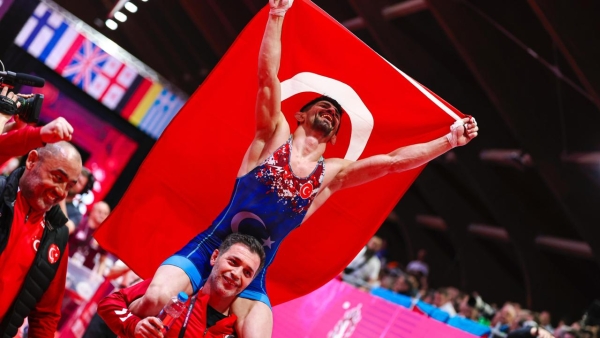 Milli güreşçi Kerem Kamal Avrupa şampiyonu oldu