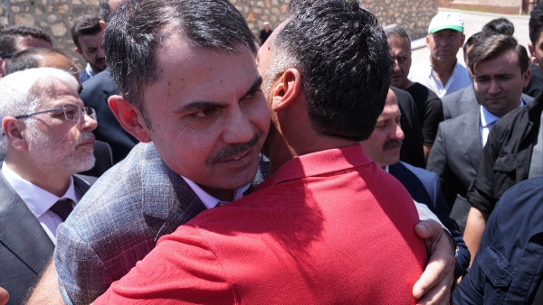 Murat Kurum, Adıyaman'da vatandaşlarla bir arada: Koskoca bir dağ delindi