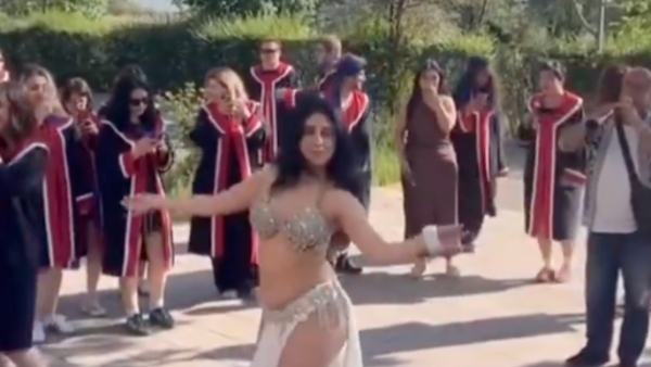 ODTÜ öğrencileri mezuniyet törenine dansöz getirdi