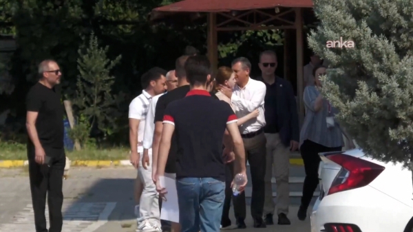 Özgür Özel, Ferdi Zeyrek'in kızını sınava götürdü