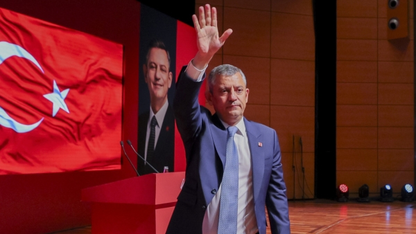Özgür Özel Leman'a destek verdi