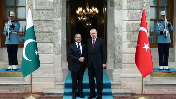 Pakistan Başbakanı Şerif'ten Pakistan-Türkiye dostluğu mesajı