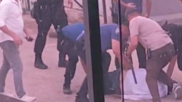 Şanlıurfa'da kavgayı ayırmaya çalışan polis memuru bıçaklandı