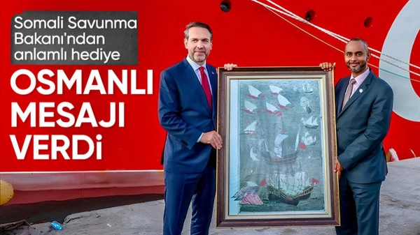 Somali Savunma Bakanı Nur'dan Enerji ve Tabii Kaynaklar Bakanı Bayraktar'a anlamlı hediye