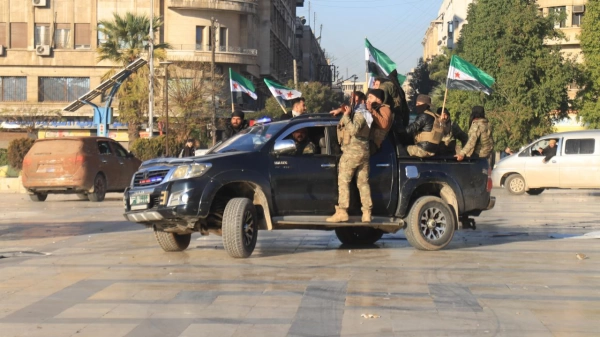 Suriye rejiminin Deyrizor'dan kaydırmaya başladığı güçlerin yerini PKK/YPG işgal ediyor