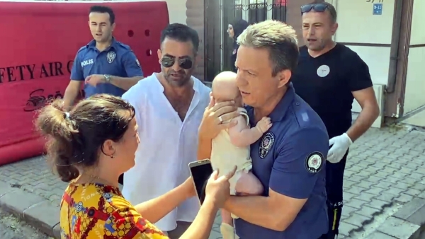 Tekirdağ'da 4 aylık oğlunu pencereden atmaya kalkan baba gözaltına alındı
