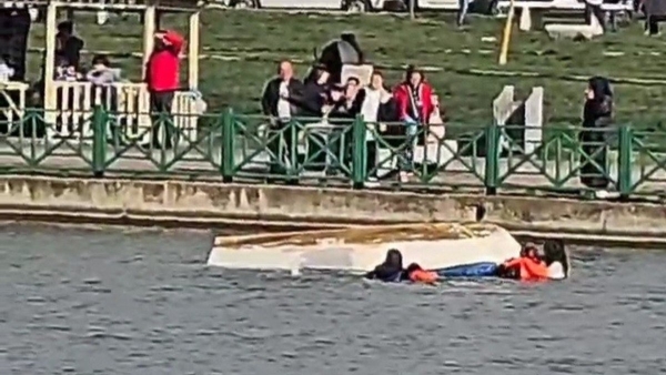 Tekirdağ'da deniz bisikletiyle tur atan 4 kişi göle düştü