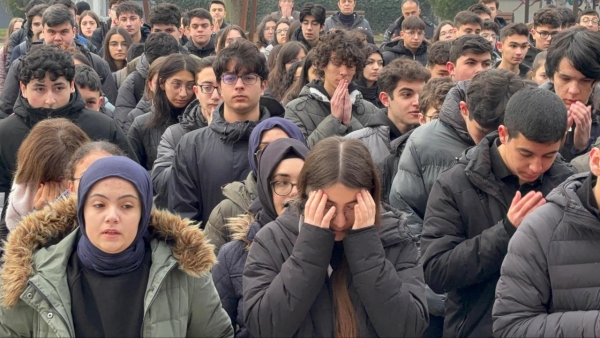 Yangın faciasında hayatını kaybeden öğrenciler okullarında anıldı