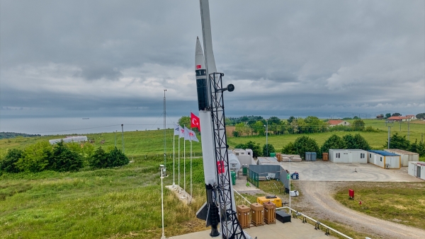 Yerli ve milli hibrit roket sistemi 200 kilometre irtifayı geçerek rekor kırdı