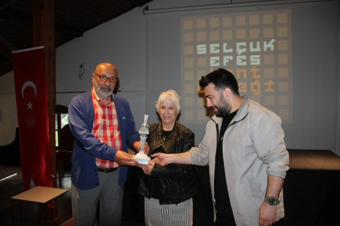 Fotoğrafçılığın 200. yılı Selçuk Efes Kent Belleği'nde geçmişten geleceğe bir yolculukla kutlanıyor