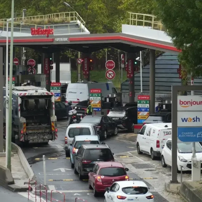 Fransa'da akaryakıt krizi derinleşiyor: İstasyonlar bomboş, 300'e yakın noktada tedarik sorunu!