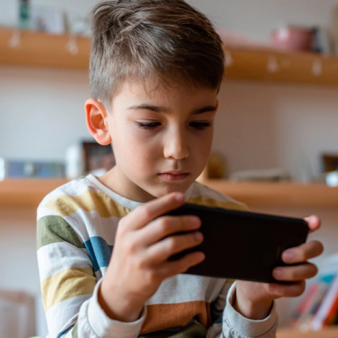 Fransa'dan şok karar: 15 yaş altı sosyal medyaya veda ediyor!