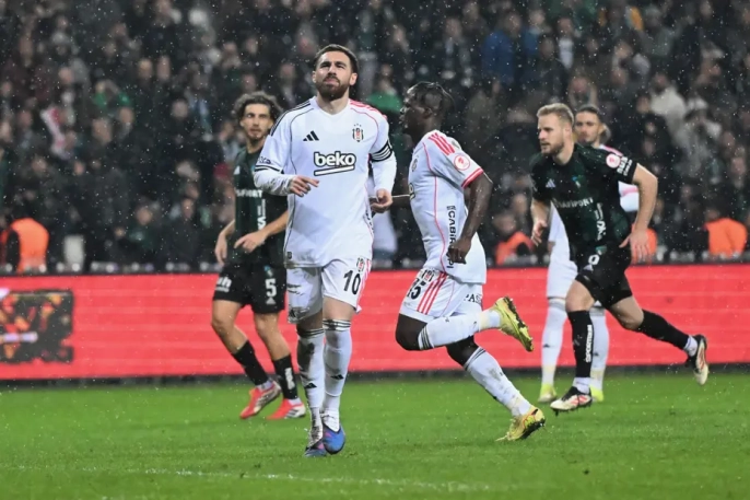 Futbol Arenasında 6 Şubat 2026: Kupa Savaşları, Yıldız Transferler ve Sürprizler!