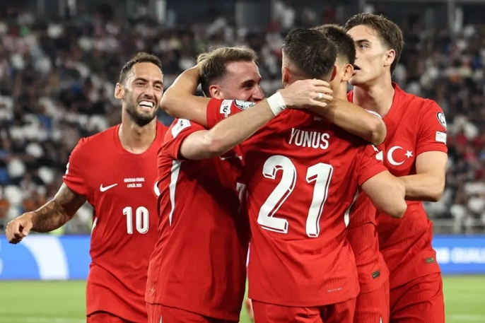 Futbol gündemi: 9 numara için üç aday, Rafa Silva pişmanlığı