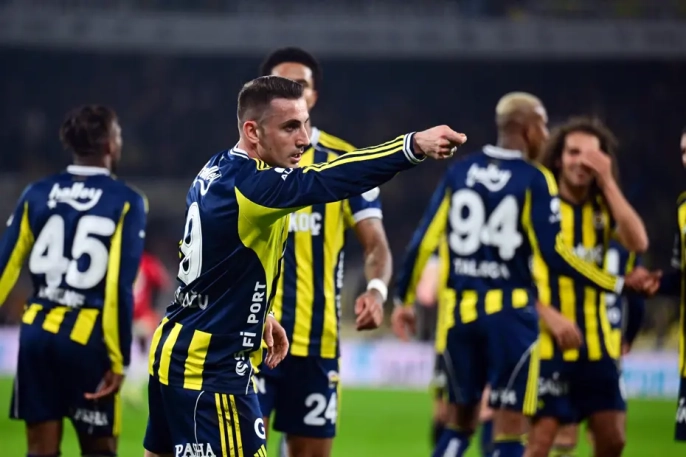 Futbol sahnesinde şov var: Fenerbahçe durdurulamıyor, Beşiktaş'ın genç yıldızı Oh büyüledi, Galatasaray Lang için devrede