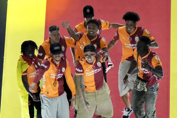 Galatasaray'da şampiyonluk sonrası ayrılık rüzgarı: Üç yıldız veda ediyor