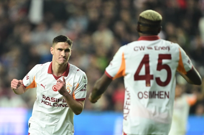 Galatasaray'ın 'atom karıncası' Yunus, spor yazarlarını büyüledi: 'Maestro gibiydi!