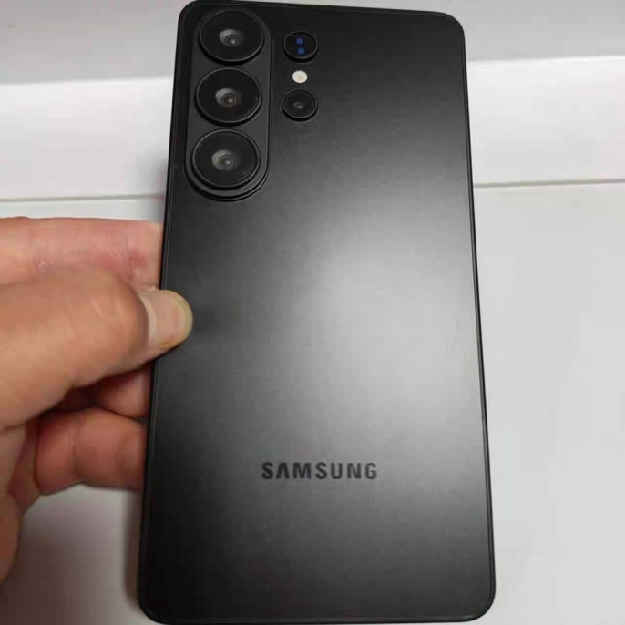 Galaxy S26'nın tasarımı sızdı: Daha yuvarlak hatlar ve tek parça kamera adası! - 2
