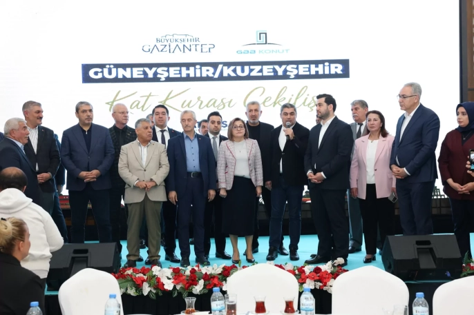 Gaziantep'te muhtarlara bilgisayar ve konut desteği