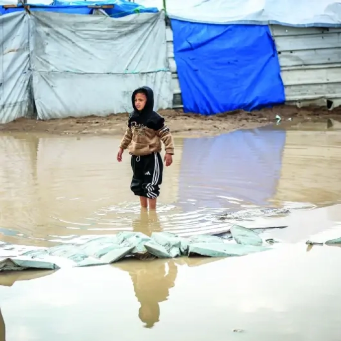 Gazze'de Çadırlar Sular Altında: Binlerce Filistinli Byron Fırtınasıyla Yüz Yüze