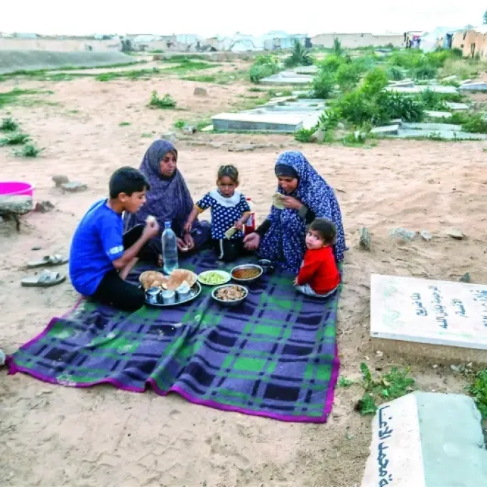 Gazze'de mezarlıklarda yaşam mücadelesi: Yılanlar ve akreplerle aynı çadırda Ramazan
