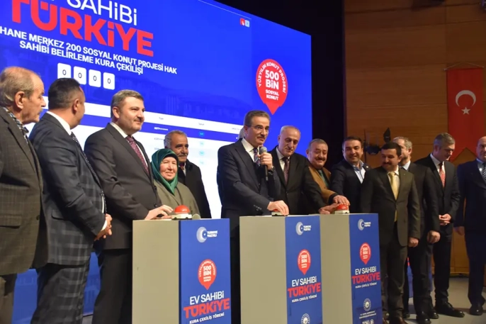 Gümüşhane'de 940 konutluk TOKİ kurası çekildi, heyecan doruktaydı