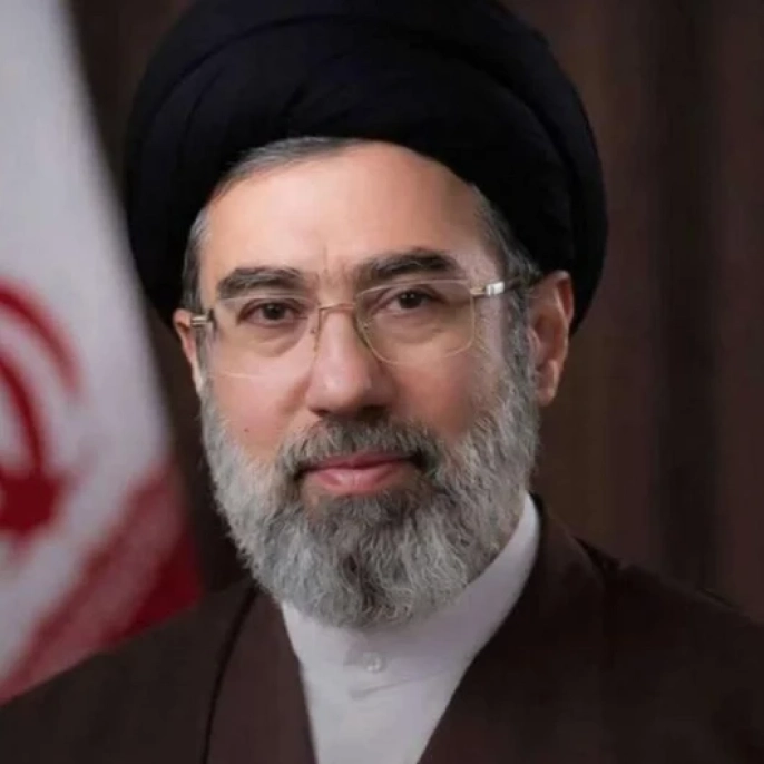 Hamaney: Hürmüz Boğazı'nın yönetimini yeni bir aşamaya taşıyacağız