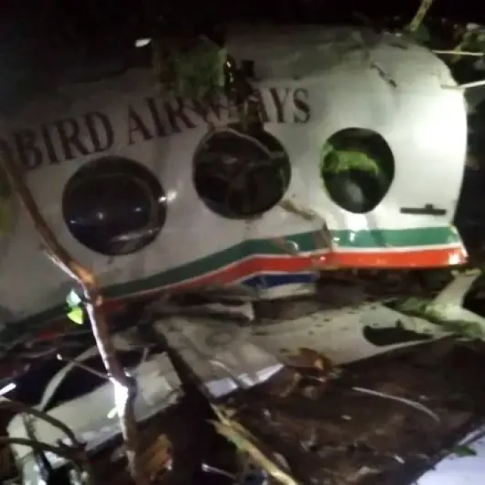 Hindistan'da ambulans uçağın düşmesiyle 7 kişi hayatını kaybetti