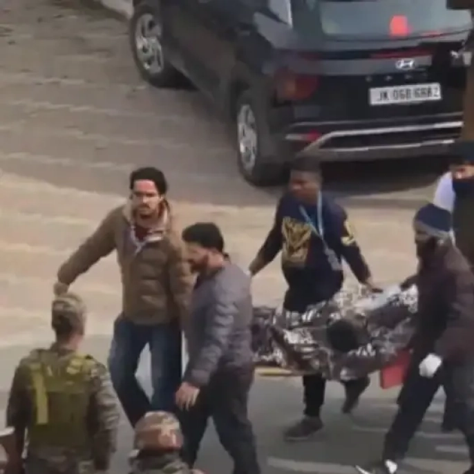 Hindistan'da askeri araç uçuruma yuvarlandı: 10 asker hayatını kaybetti, 10 asker yaralandı