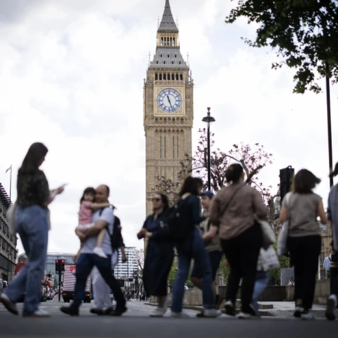 İngiltere'de yaşam kalitesi çöküyor: Sağlıklı ömür 61 yaşın altına indi, makas açılıyor!